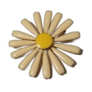 1960s Vintage Cream Enamel Ware Daisy Brooch Pin Yellow Center Gold Tone 2 Inch